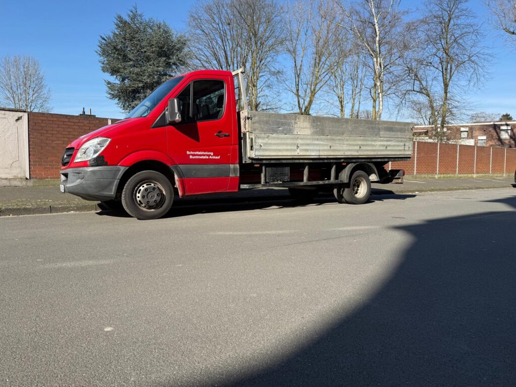 Schrottabholung Paderborn – Altmetall verkaufen und Geld verdienen! Wir kaufen Kupfer, Messing, Kabelschrott & mehr. Kostenlose Abholung, faire Preise. Jetzt anrufen: 01522-422-4277!